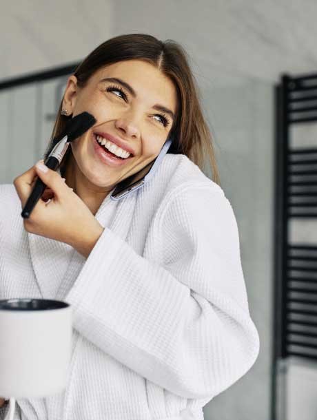 Banner-Mujer-Sonriendo-Cuidado-Personal-y-Salud